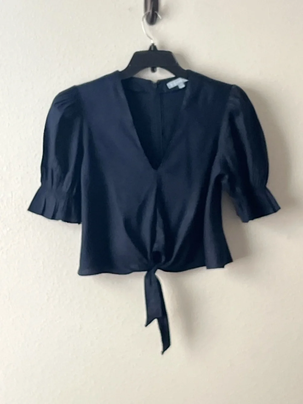 ANTONIO MELANI Super Cute Navy V-Neck Tie-Front Blouse, Size M - Picture 5 of 12